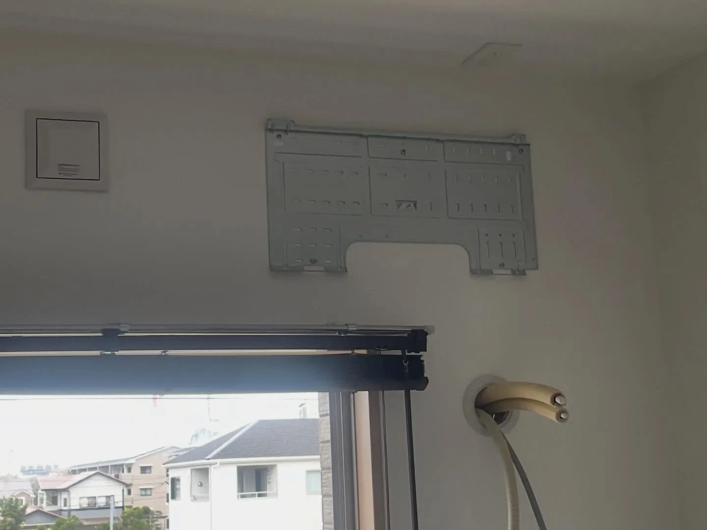 本日はルールエアコンの取付をさせて頂きました。